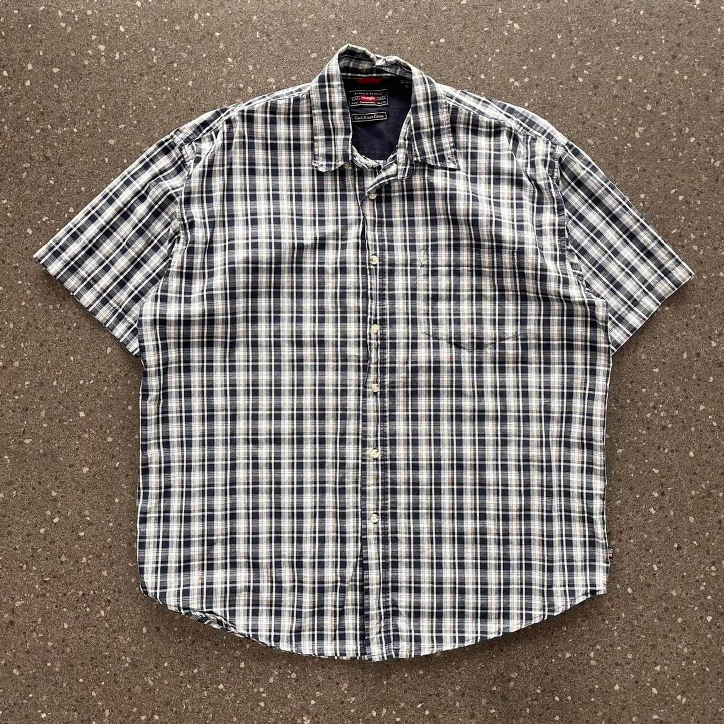 wrangler short sleeved button up shirt