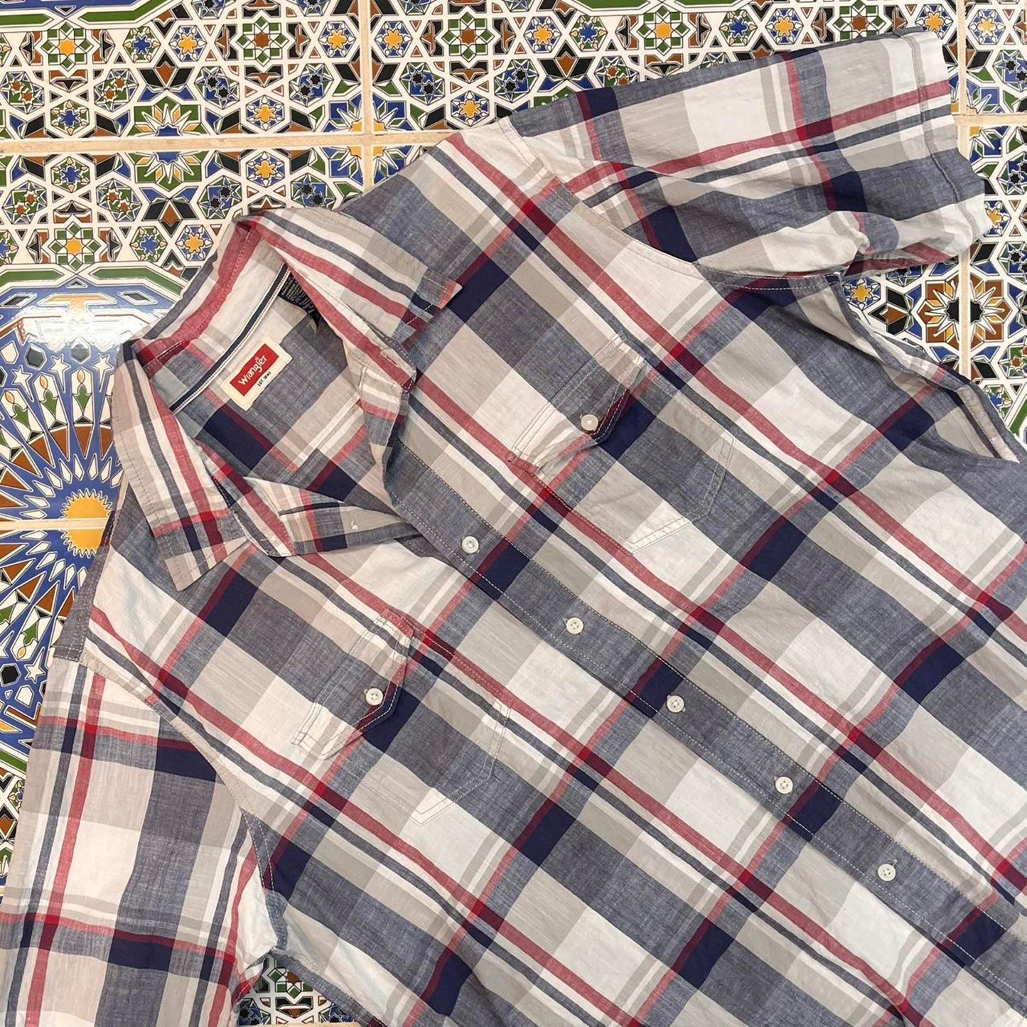 wragler short sleeved button up shirt