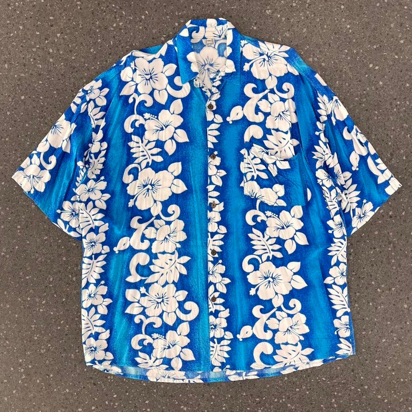 hawaiian short sleeved button up shirt