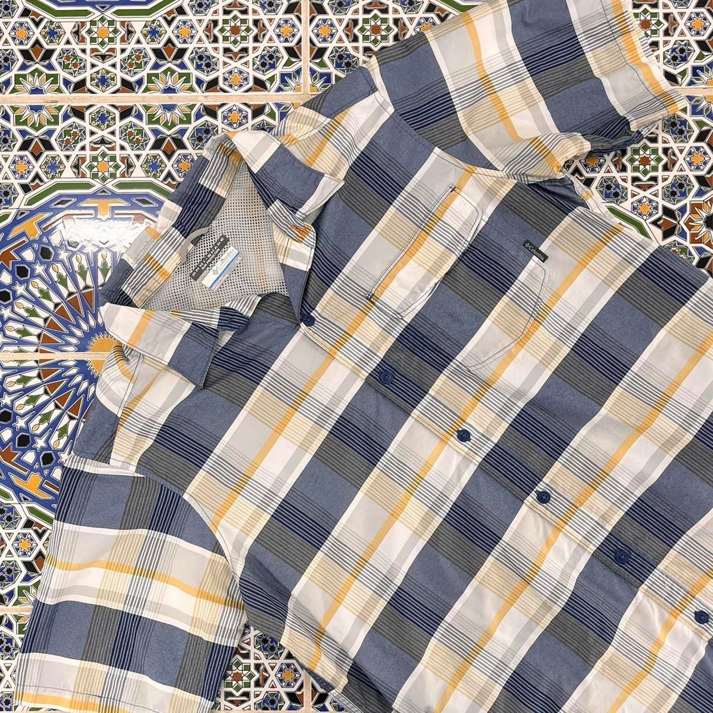 columbia short sleeved button up shirt