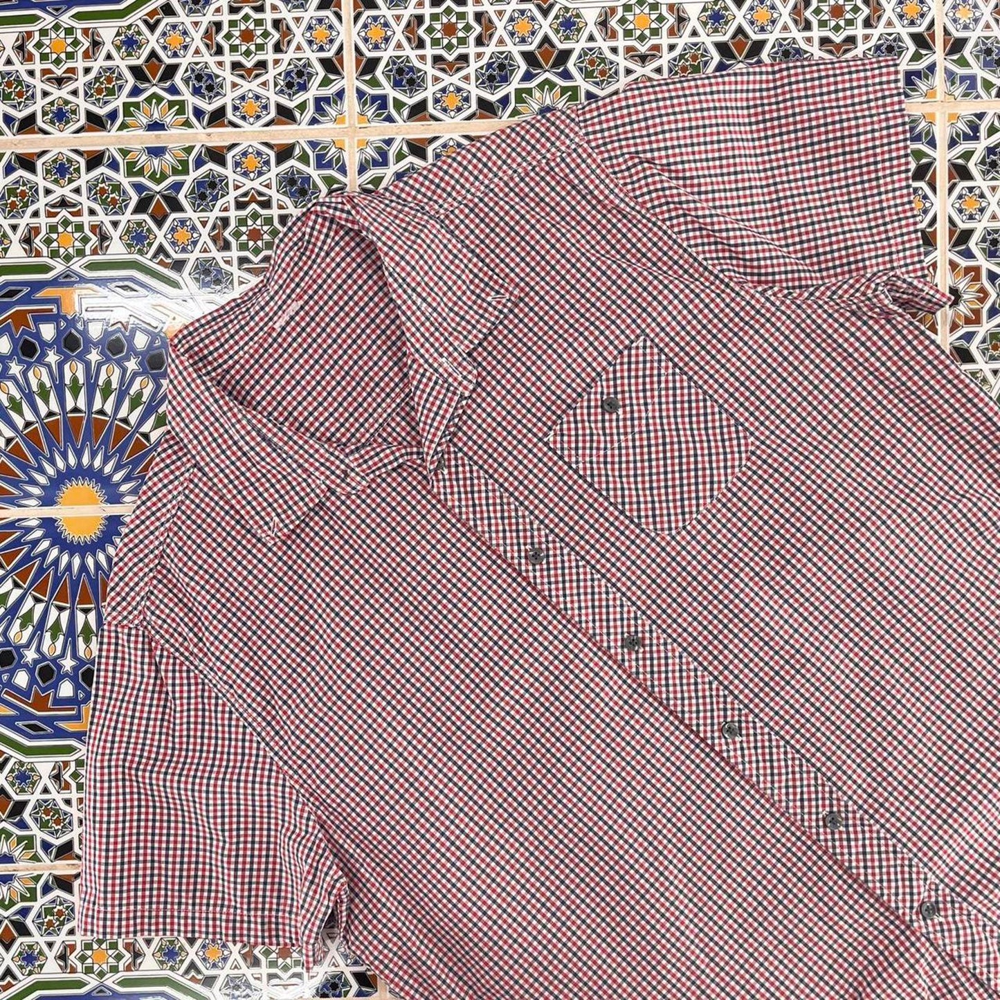 non branded short sleeved button up shirt