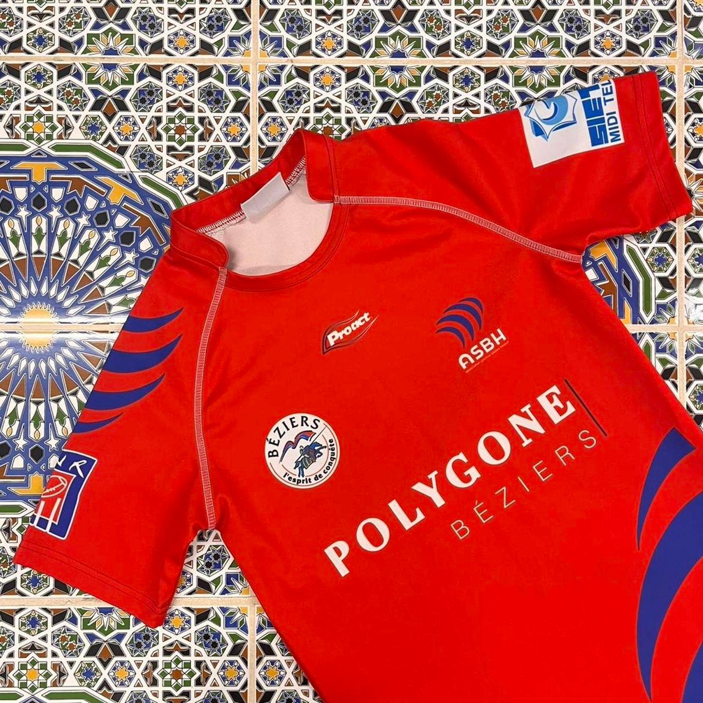 ASBH BEZIERS porté Proact home rugby jersey