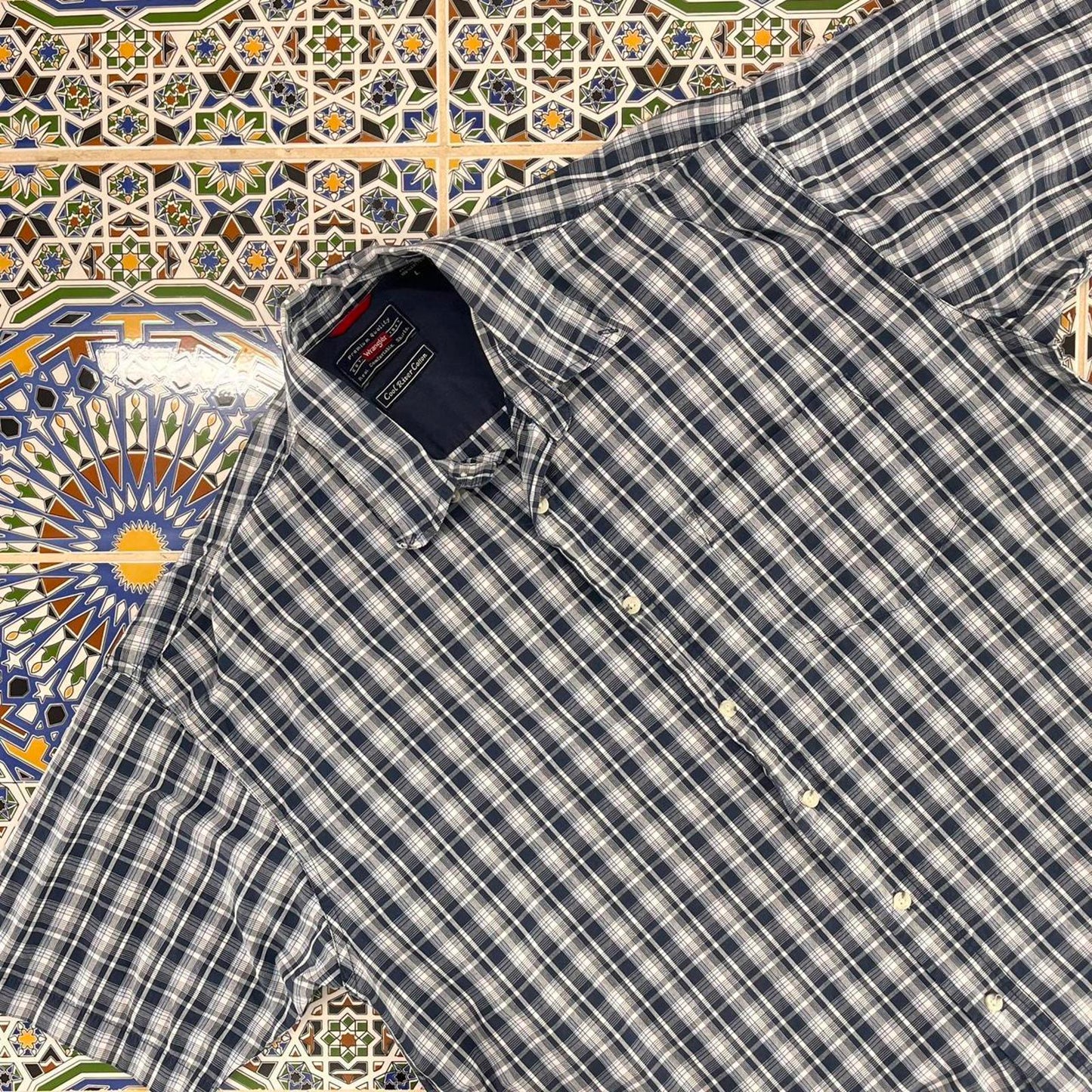 wrangler short sleeved button up shirt