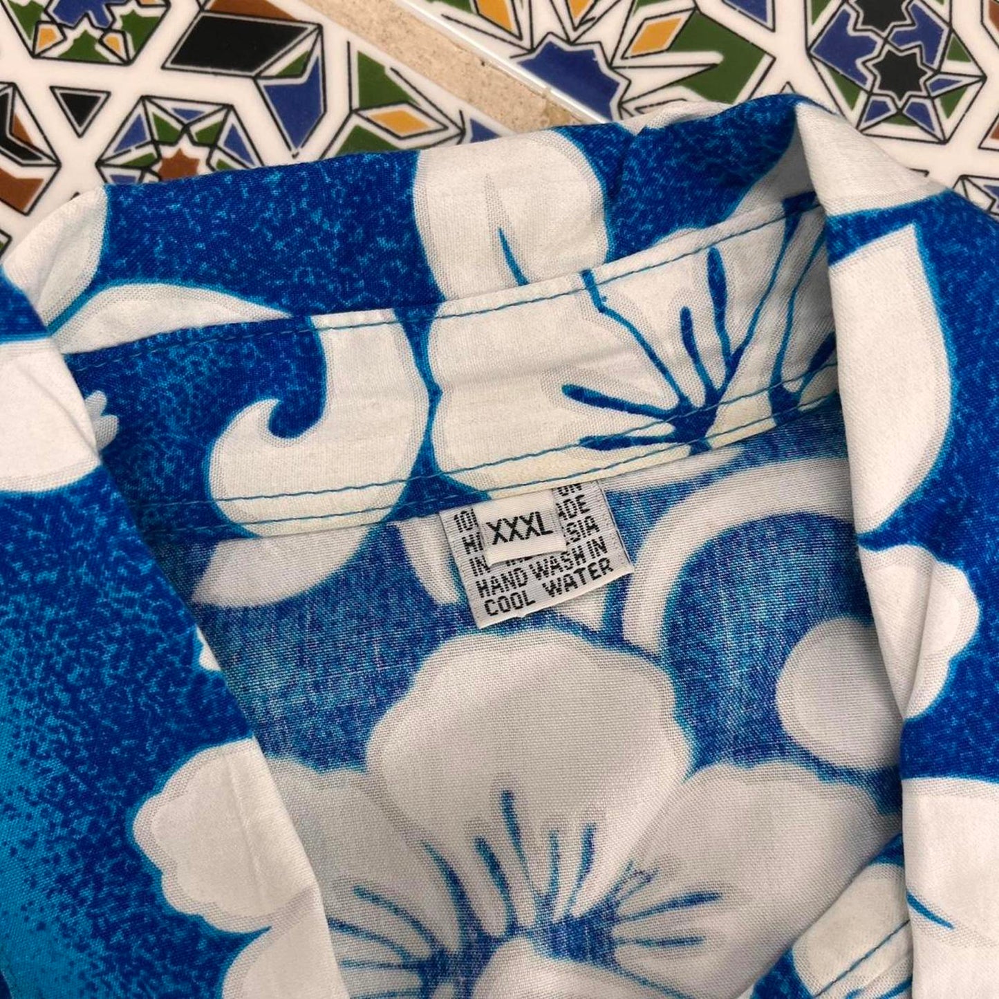 hawaiian short sleeved button up shirt