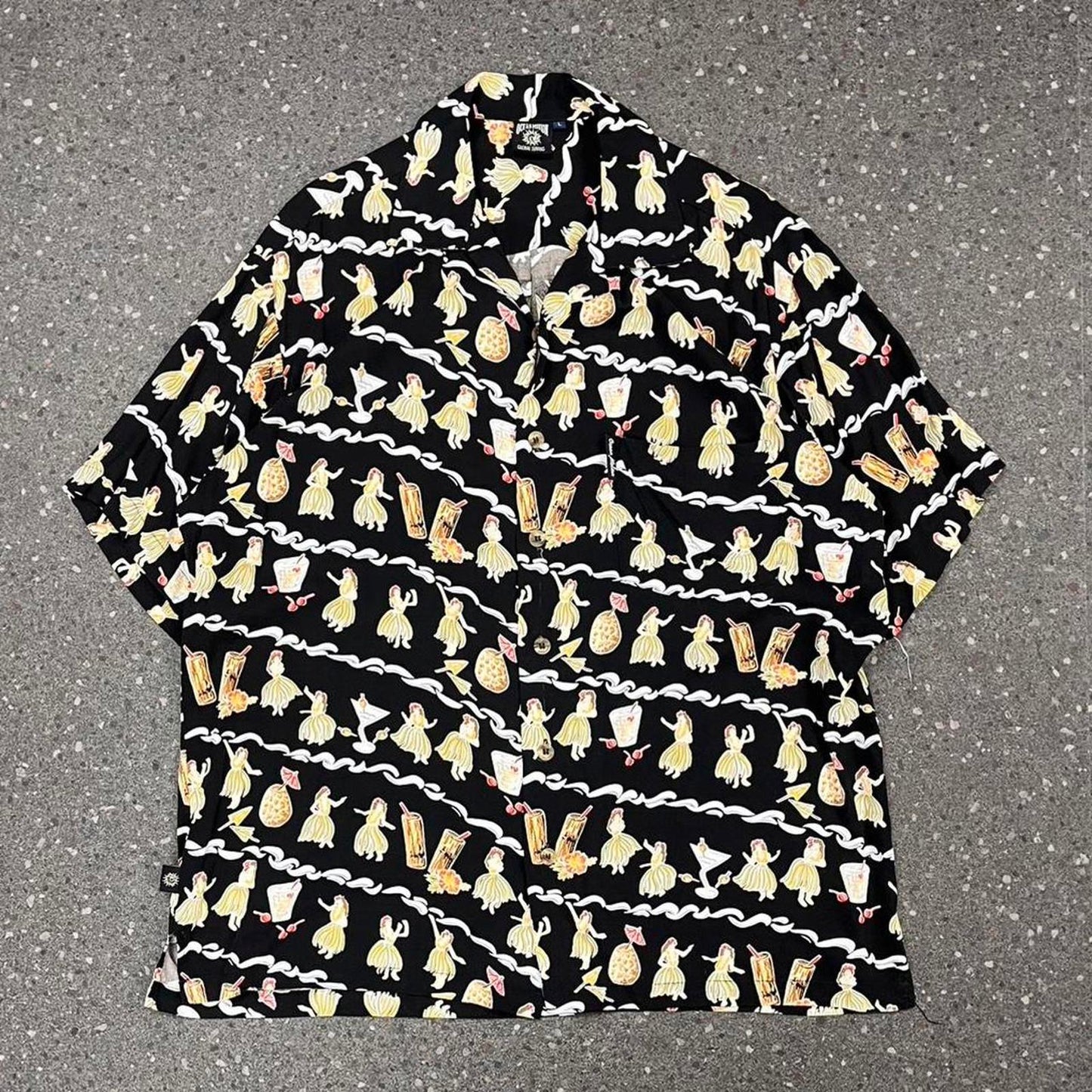 Ocean motion short sleeved button up