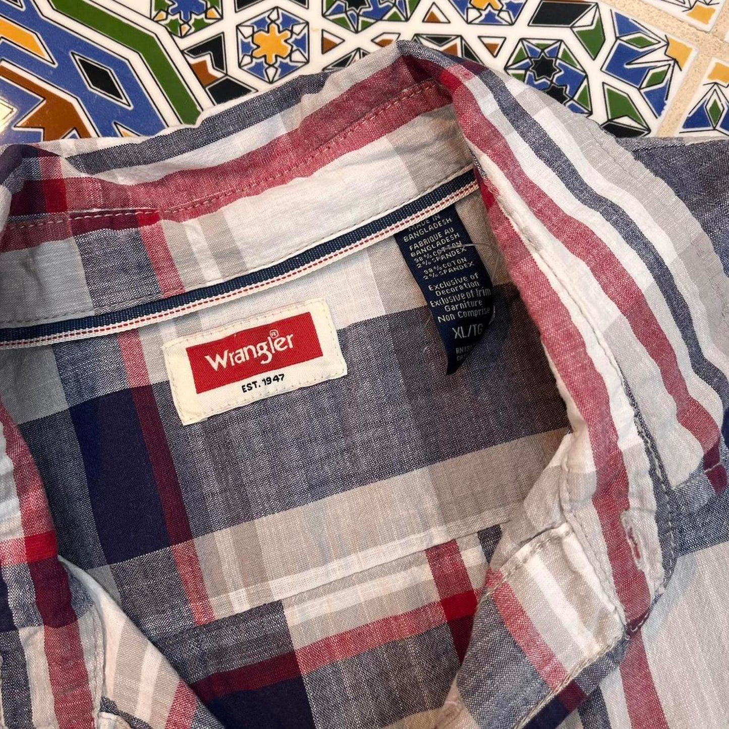 wragler short sleeved button up shirt