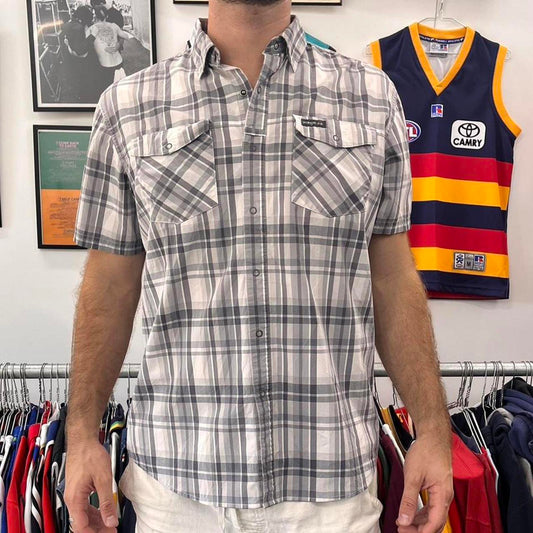 wrangler short sleeved button up shirt