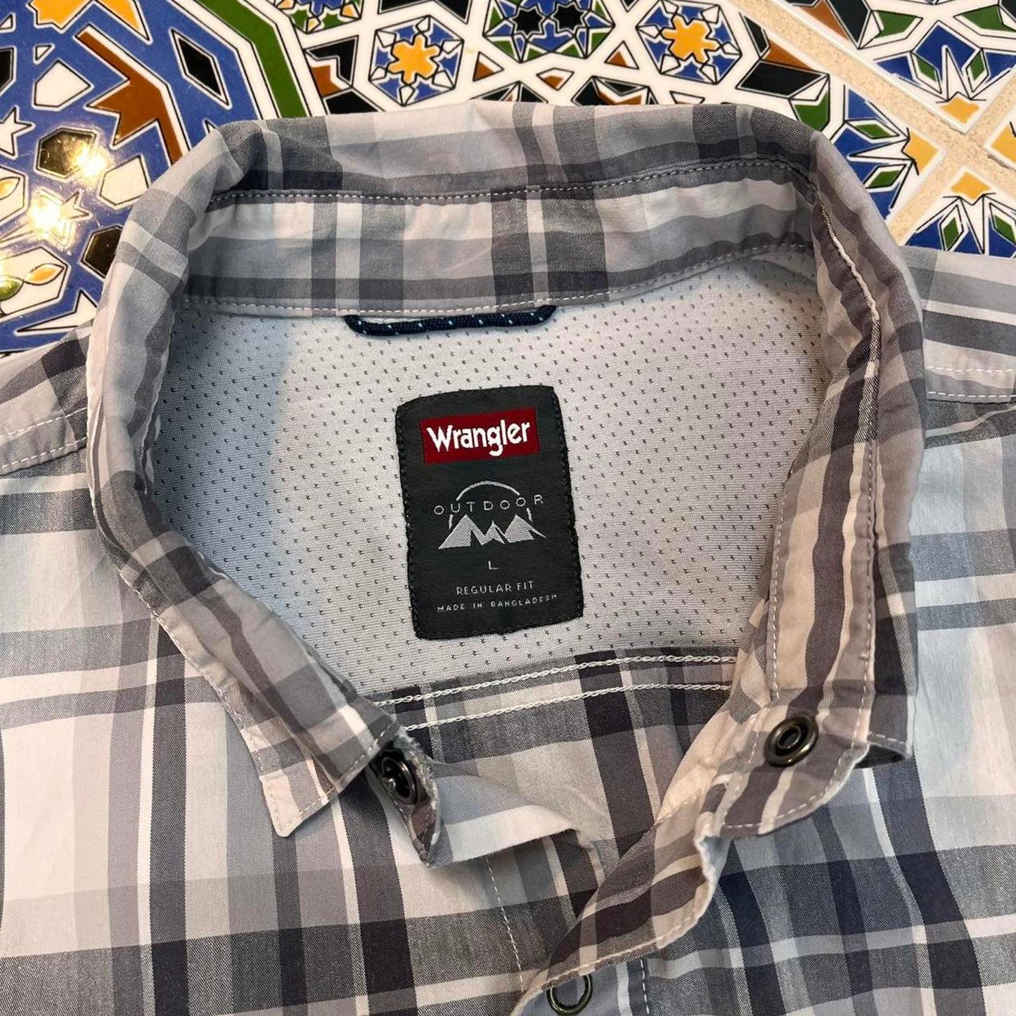 wrangler short sleeved button up shirt