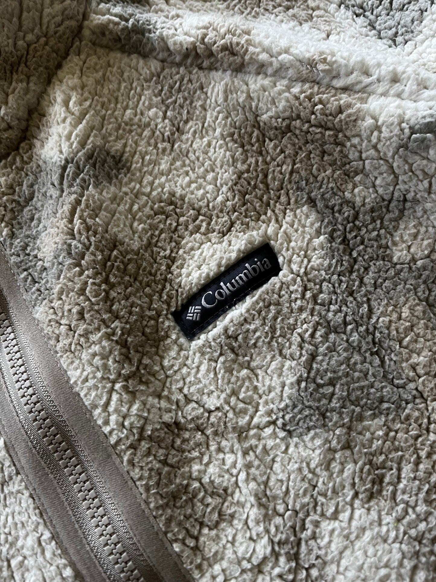 L Columbia fleece jacket