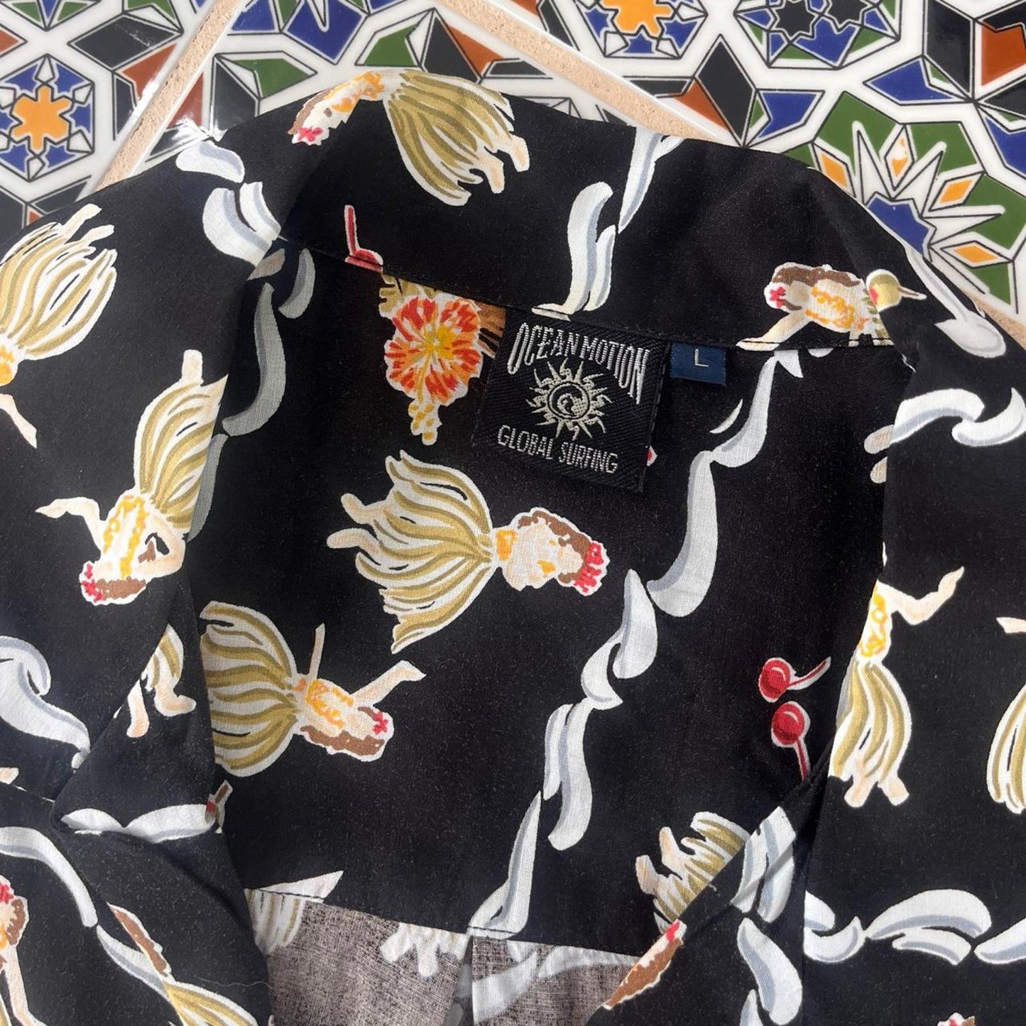 Ocean motion short sleeved button up