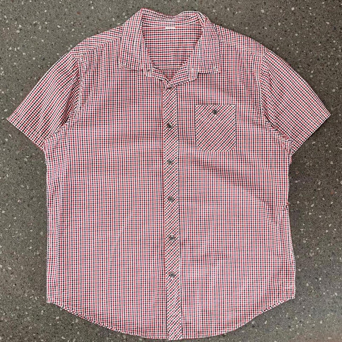 non branded short sleeved button up shirt
