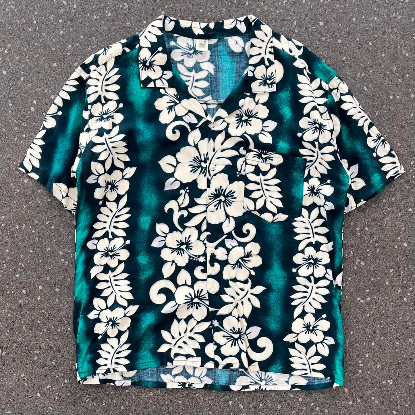 Sunee Hawaiian short sleeved button up shirt