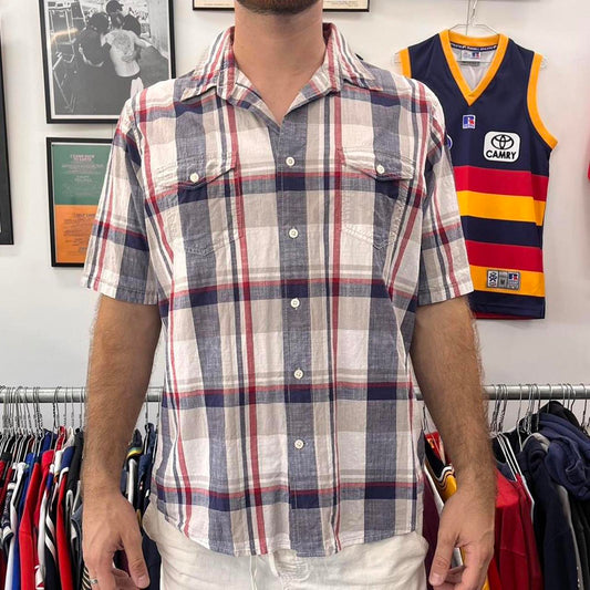 wragler short sleeved button up shirt