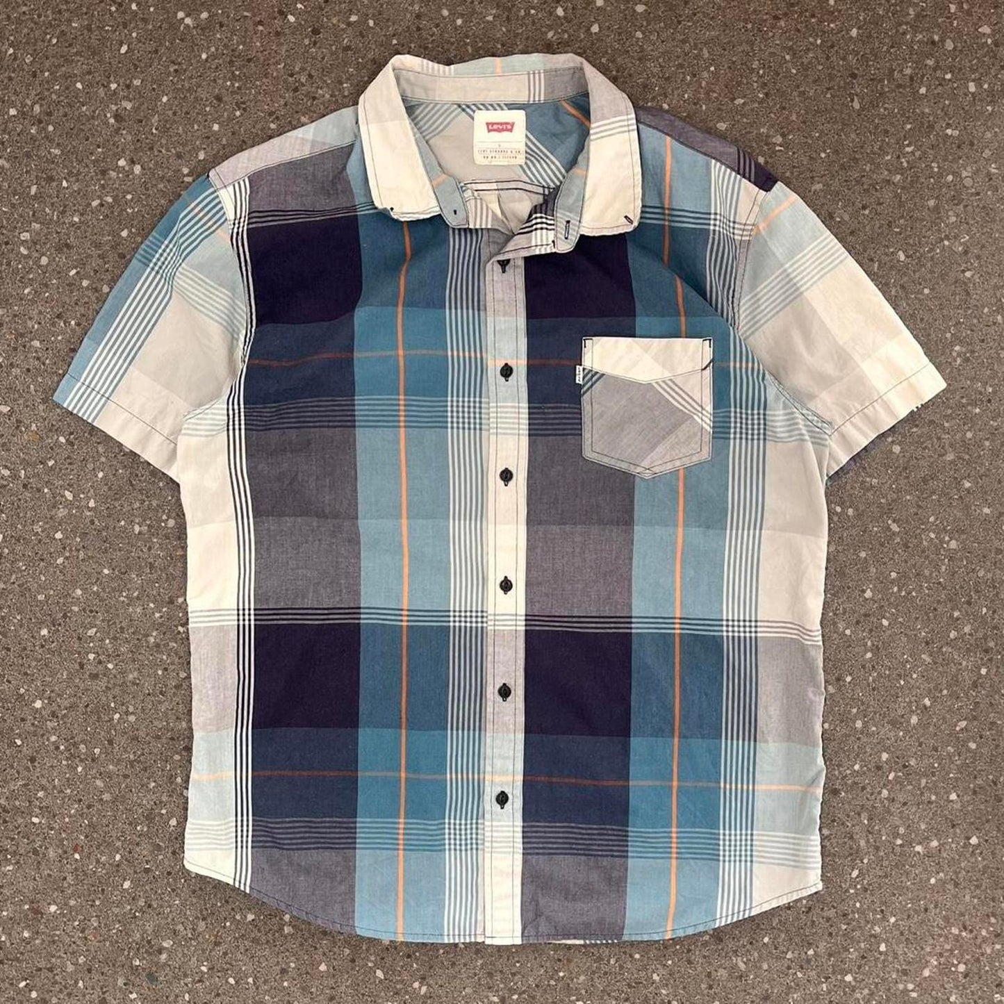levis short sleeved button up shirt